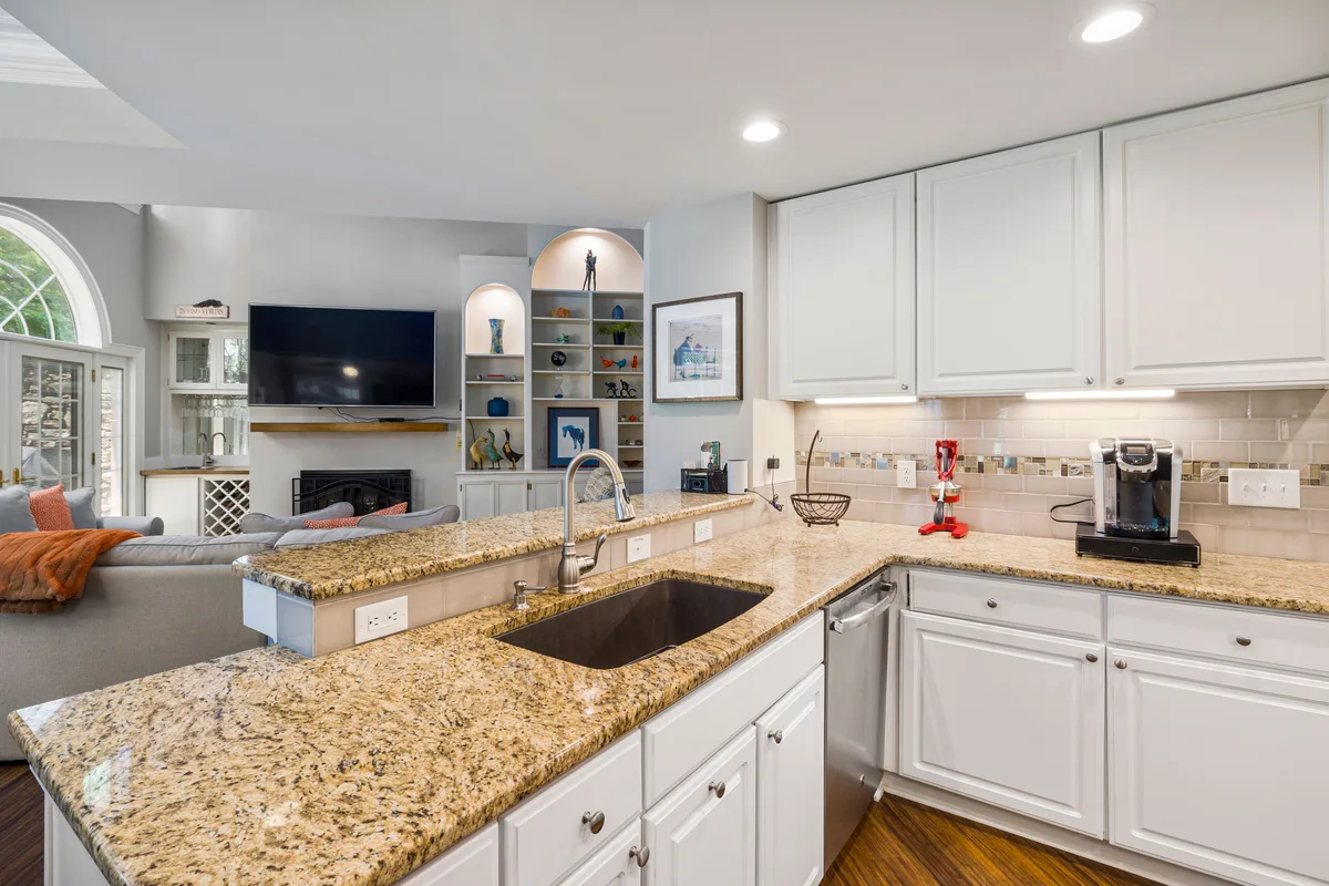 Standard cleaning: kitchen and bathroom surfaces wiped, floors vacuumed and mopped throughout the home